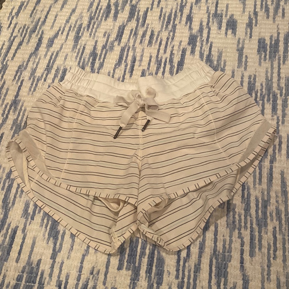 lululemon Hotty Hot shorts 2.5”